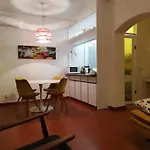 Four Seasons House Apartment *